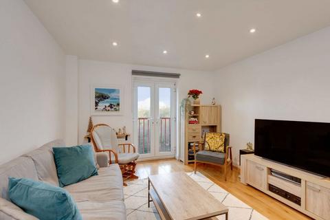 2 bedroom flat for sale, Gurnell Grove, London W13