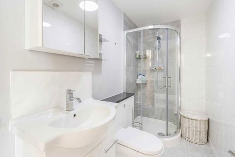 1 bedroom flat for sale, Chertsey Road, St Margarets TW1