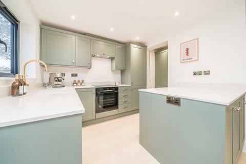 3 bedroom end of terrace house for sale, Fulwell Park Avenue, Twickenham TW2