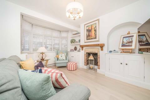27 Fulwell Park Avenue, Twickenham, TW2 5HF
