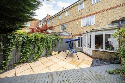 4 bedroom house for sale, Candler Mews, Twickenham TW1