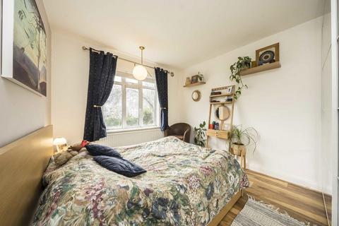 16 Vale Close, Twickenham, TW1 4SF