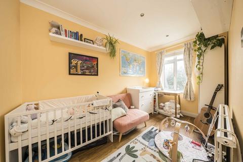 16 Vale Close, Twickenham, TW1 4SF