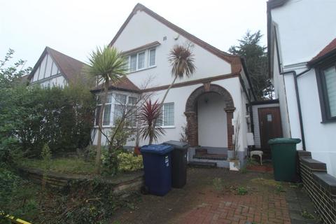 3 bedroom detached house to rent, Wentworth Road, London NW11