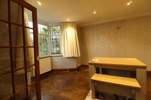 3 bedroom detached house to rent, Wentworth Road, London NW11