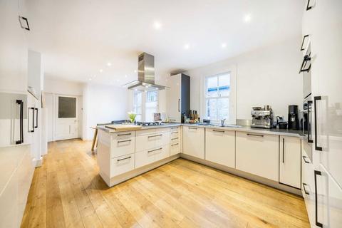 2 bedroom maisonette for sale, Weir Road, London SW12