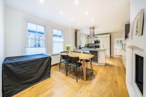 2 bedroom maisonette for sale, Weir Road, London SW12