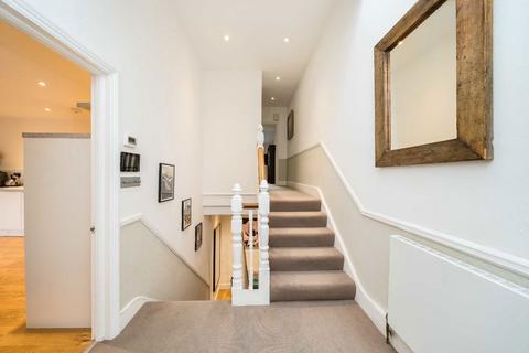 2 bedroom flat for sale, Drakefield Road, London SW17