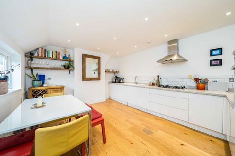 2 bedroom flat for sale, Drakefield Road, London SW17