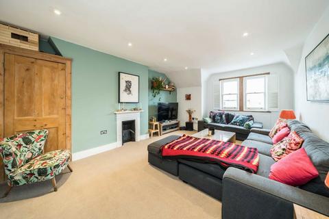 2 bedroom flat for sale, Drakefield Road, London SW17