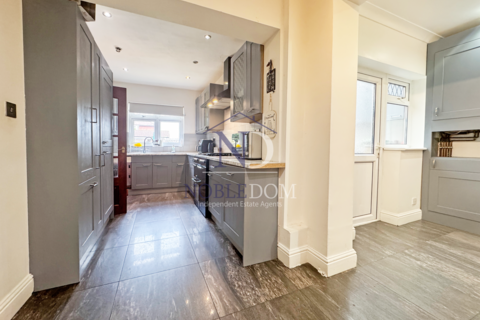 6 bedroom semi-detached house to rent, Hounslow, TW3