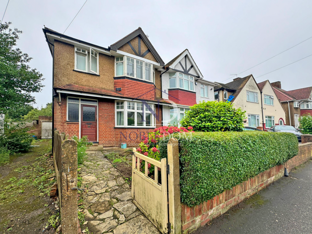 Three bedroom semi detached house in hounslow