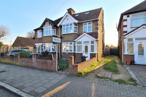 4 bedroom semi-detached house to rent, Wellington Road South, Hounslow TW4