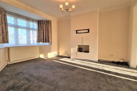 4 bedroom semi-detached house to rent, Wellington Road South, Hounslow TW4