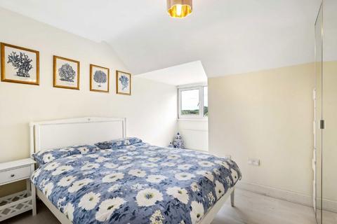 2 bedroom flat for sale, Richmond Road, Kingston Upon Thames KT2