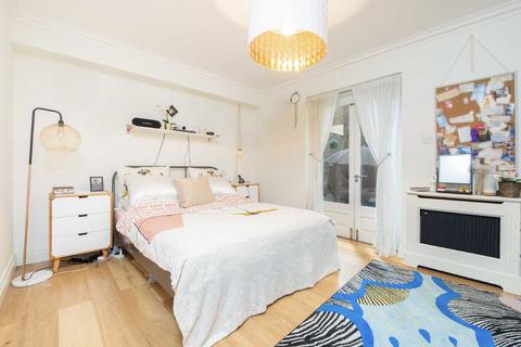 2 bedroom flat to rent, Chesterton Road, London W10