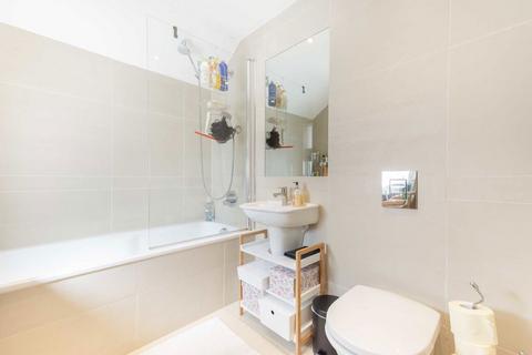 2 bedroom flat to rent, Chesterton Road, London W10