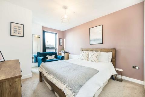 2 bedroom flat for sale, Osiers Road, London SW18