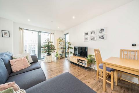 2 bedroom flat for sale, Osiers Road, London SW18