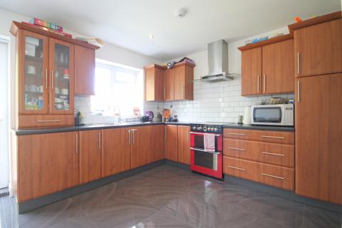 3 bedroom semi-detached house to rent, Park Road, Ashford, TW15