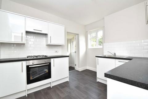 2 bedroom flat to rent, Siddons Road, London SE23