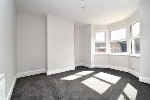 2 bedroom flat to rent, Siddons Road, London SE23