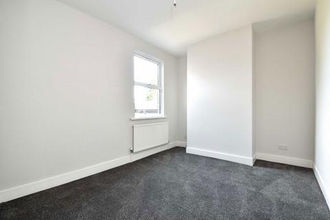 2 bedroom flat to rent, Siddons Road, London SE23