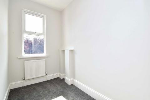 2 bedroom flat to rent, Siddons Road, London SE23