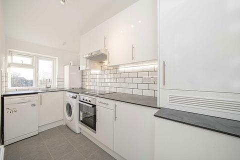 2 bedroom flat to rent, Colney Hatch Lane, London N10