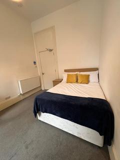 3 bedroom flat to rent, (Flat 1FR) Nethergate, West End DD1