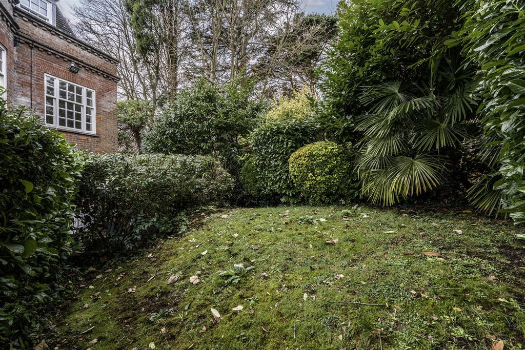 Davidson Frost-Wellings, DFW, Wellington House, Ay