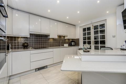 2 bedroom flat for sale, Aylmer Drive, Stanmore HA7