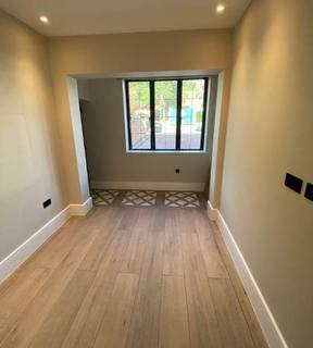 Studio to rent, Wykeham Road,  Hendon,  NW4