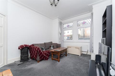 2 bedroom apartment for sale, Carlyle Road, South Ealing