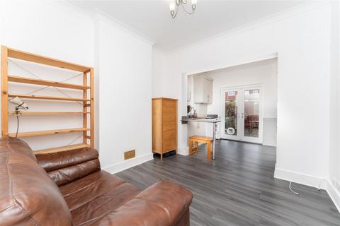 2 bedroom apartment for sale, Carlyle Road, South Ealing