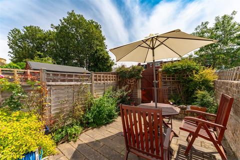 2 bedroom apartment for sale, Carlyle Road, South Ealing