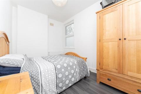 2 bedroom apartment for sale, Carlyle Road, South Ealing