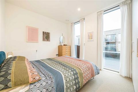 3 bedroom flat for sale, Moulding Lane, London SE14