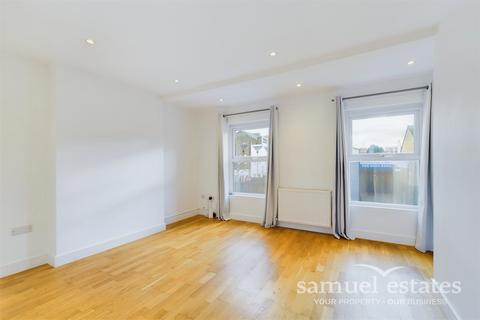 2 bedroom flat to rent, Holland Road, Norwood Junction, SE25