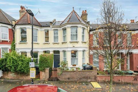 2 bedroom flat for sale, Burgoyne Road, London N4