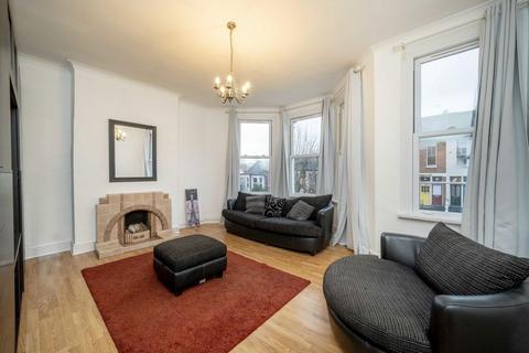 2 bedroom flat for sale, Burgoyne Road, London N4