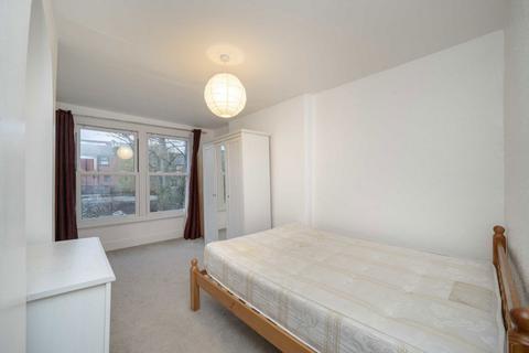 2 bedroom flat for sale, Burgoyne Road, London N4