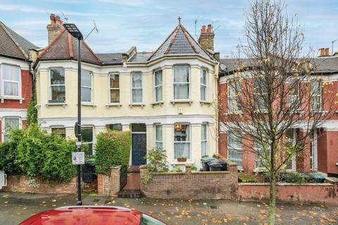 2 bedroom flat for sale, Burgoyne Road, London N4