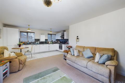 2 bedroom flat for sale, Green Road, Haverhill - Suffolk, CB9