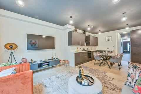 2 bedroom flat for sale, 2, Tanners House, London E15