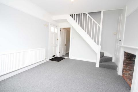 2 bedroom semi-detached house to rent, Woodman Road, Brentwood CM14