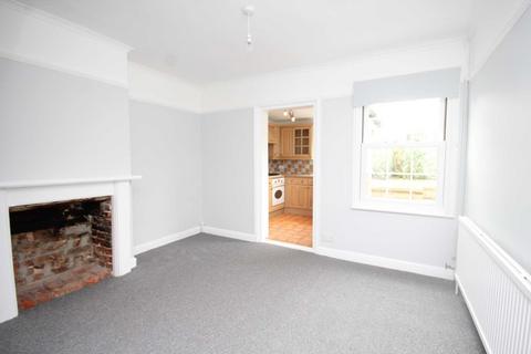 2 bedroom semi-detached house to rent, Woodman Road, Brentwood CM14