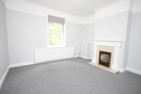 2 bedroom semi-detached house to rent, Woodman Road, Brentwood CM14