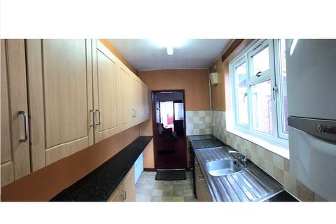 3 bedroom terraced house to rent, Coral Street, Leicester, LE4