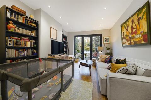 2 bedroom apartment for sale, Bathurst Gardens, Kensal Rise, London